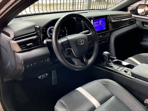 Used 2025 Toyota Camry SE w/ Convenience Package image 17