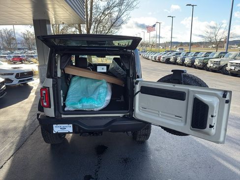 New 2025 Ford Bronco Badlands image 7