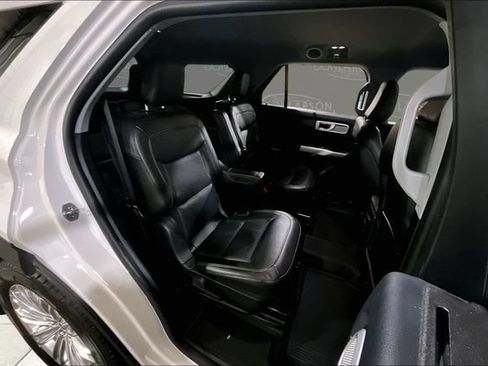 Used 2022 Ford Explorer Limited w/ Equipment Group 301A AWD/4WD image 16