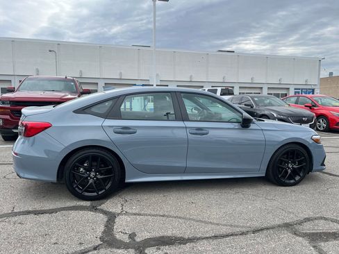 Used 2024 Honda Civic Sport image 2