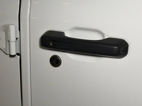 Used 2024 Jeep Wrangler Unlimited AWD/4WD image 11