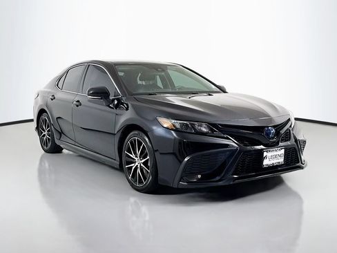 Used 2022 Toyota Camry SE FWD image 4