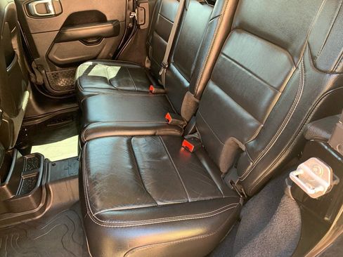 Used 2019 Jeep Wrangler Unlimited Sahara image 21