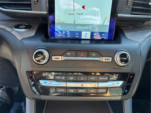 Used 2020 Ford Explorer Platinum w/ Premium Technology Package image 34