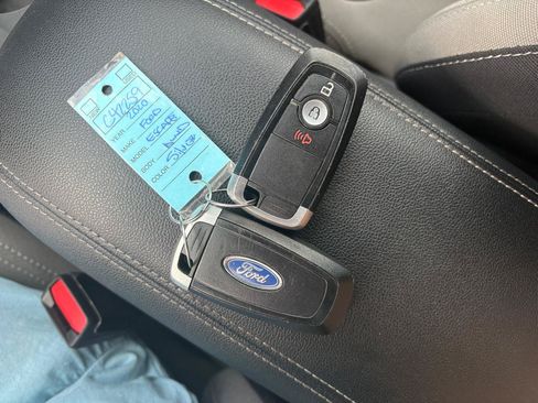 Used 2020 Ford Escape SE AWD/4WD image 14