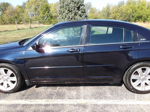 Used 2011 Chrysler 200 Touring image 30