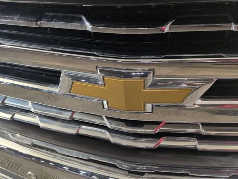 Used 2020 Chevrolet Silverado 1500 LTZ AWD/4WD image 9