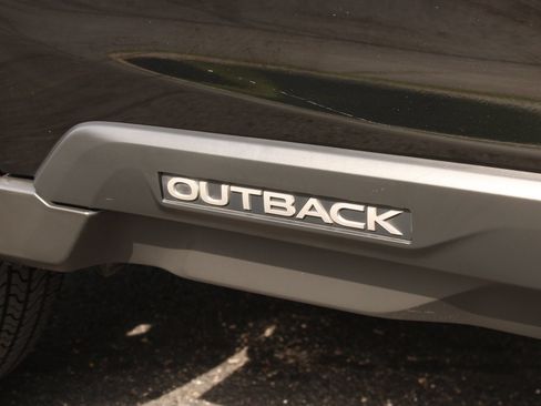 Used 2023 Subaru Outback Premium AWD/4WD image 6