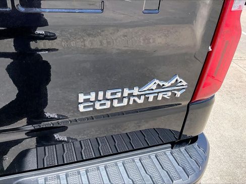 Used 2023 Chevrolet Silverado 1500 High Country w/ Z71 Off-Road Package AWD/4WD image 10