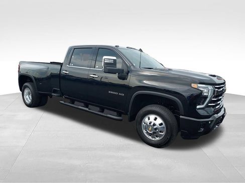 Used 2025 Chevrolet Silverado 3500 LTZ w/ LTZ Plus Package AWD/4WD image 7