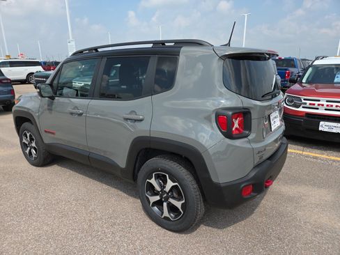 Used 2022 Jeep Renegade Trailhawk AWD/4WD image 3