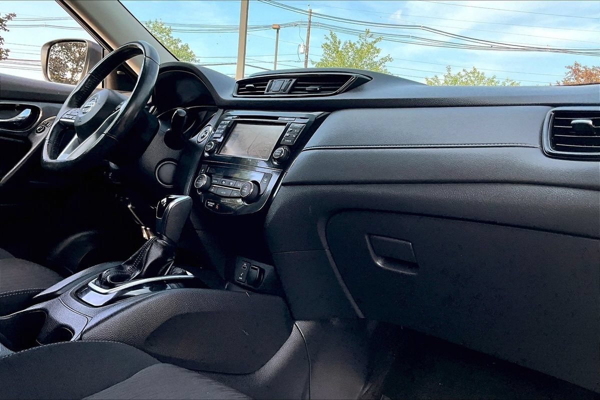 Used 2017 Nissan Rogue SV w/ SV Premium Package AWD/4WD image 12