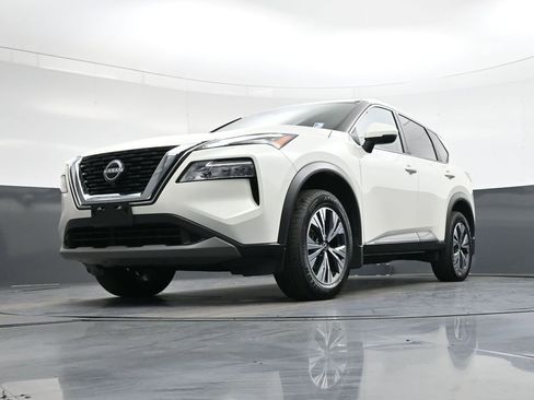Used 2023 Nissan Rogue SV image 42