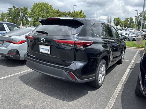 Used 2023 Toyota Highlander L FWD image 24