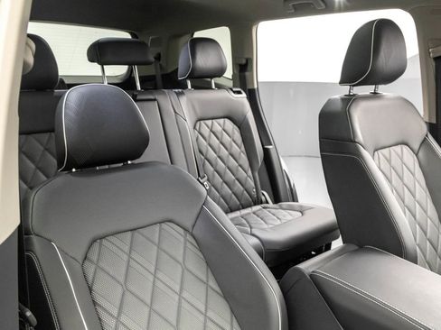 Certified 2025 Volkswagen Atlas SEL Premium R-Line image 37