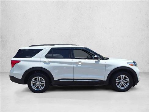Used 2020 Ford Explorer XLT w/ Equipment Group 202A AWD/4WD image 4