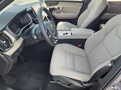 Used 2026 Volvo XC90 B6 Plus w/ Protection Package Premier AWD/4WD image 11