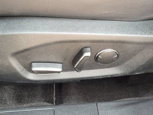 Used 2018 Ford Fusion SE w/ Equipment Group 201A FWD image 26