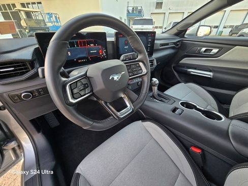 Used 2024 Ford Mustang Coupe image 10