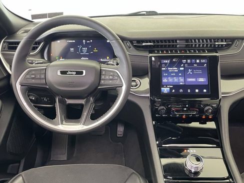 Used 2023 Jeep Grand Cherokee L Laredo AWD/4WD image 23