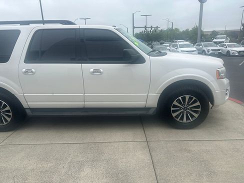 Used 2016 Ford Expedition EL XLT w/ Equipment Group 202A AWD/4WD image 5