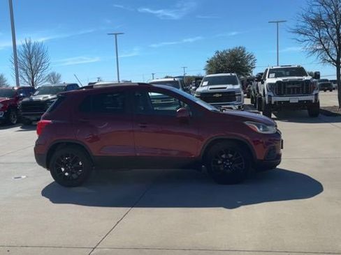 Used 2021 Chevrolet Trax LT w/ Sport Edition image 2