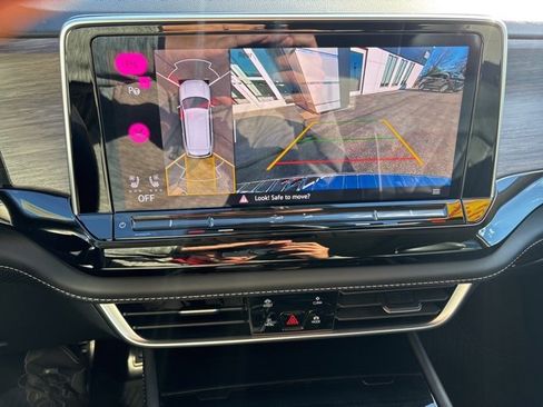 Used 2024 Volkswagen Atlas SEL Premium R-Line image 25