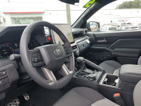 Used 2025 Toyota Tacoma TRD Sport image 18