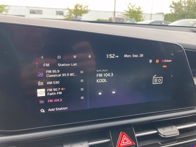 Used 2024 Kia Niro EX w/ EX Cold Weather Package FWD image 37