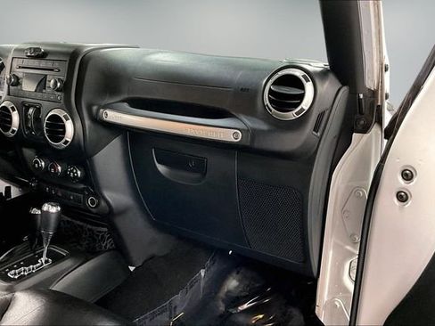Used 2017 Jeep Wrangler Unlimited Sahara AWD/4WD image 23