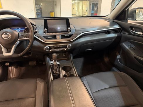 Used 2025 Nissan Altima 2.5 SV FWD image 34