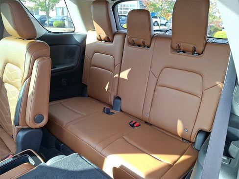 Used 2023 Nissan Pathfinder Platinum image 14