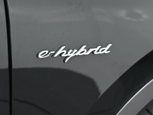 Certified 2023 Porsche Cayenne Turbo S AWD/4WD image 24
