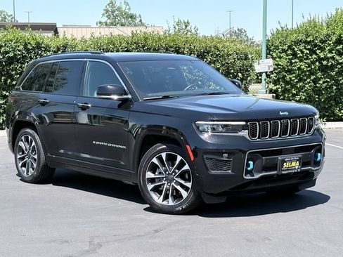 Used 2023 Jeep Grand Cherokee Overland w/ Advanced Protech Group III AWD/4WD image 2
