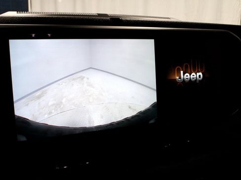 Used 2024 Jeep Wrangler Unlimited image 2