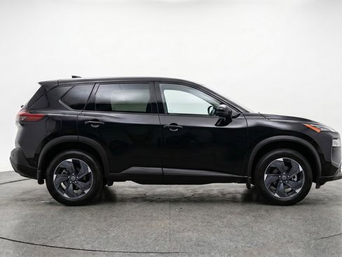 Used 2025 Nissan Rogue SV AWD/4WD image 11