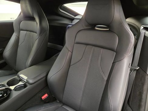Used 2025 Aston Martin V8 Vantage Coupe RWD image 27