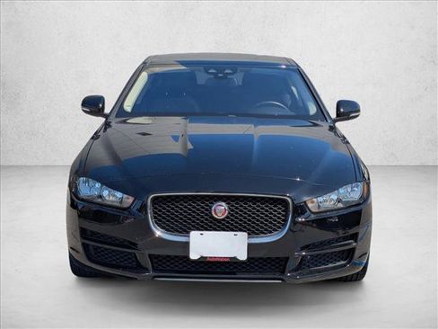 Used 2018 Jaguar XE Premium RWD image 2