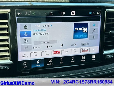 Used 2024 Chrysler Pacifica Limited FWD image 29