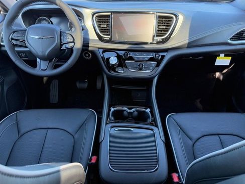 New 2026 Chrysler Pacifica Limited w/ S Appearance Package image 8