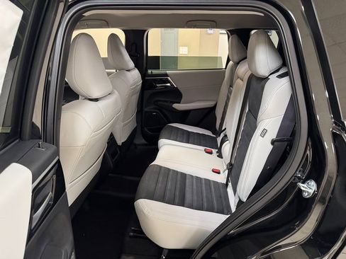 New 2026 Mitsubishi Outlander SE image 21