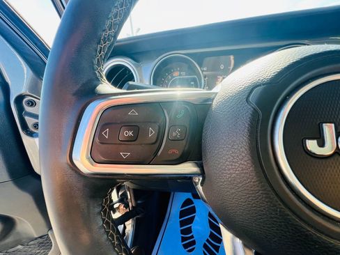 Used 2018 Jeep Wrangler Unlimited Sahara w/ Uconnect 4C Nav & Sound Group image 22