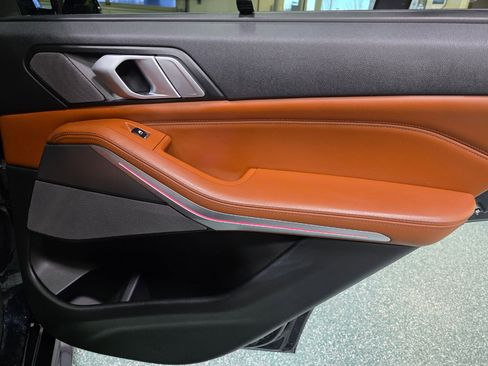 Used 2019 BMW X5 xDrive50i w/ M Sport Package image 29