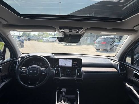 Certified 2022 Kia Sorento EX w/ Panoramic Sunroof Package FWD image 34