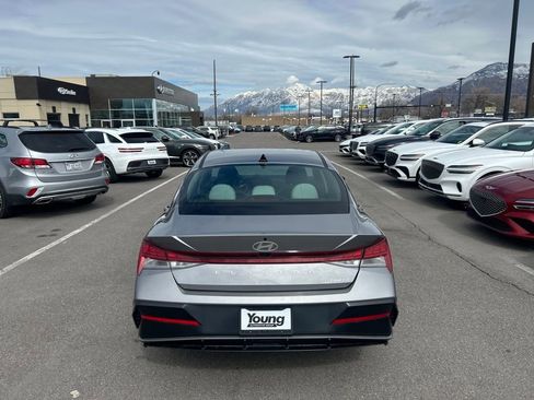Used 2025 Hyundai Elantra Limited image 6