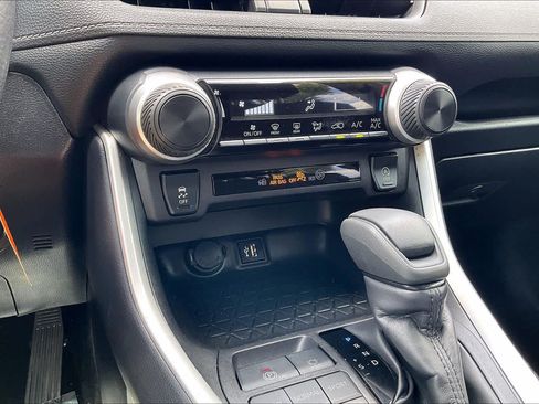 Used 2025 Toyota RAV4 LE FWD image 31