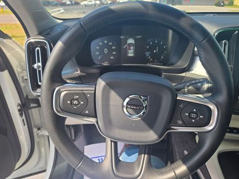 Used 2020 Volvo XC40 T5 Momentum w/ Protection Package Premier AWD/4WD image 17