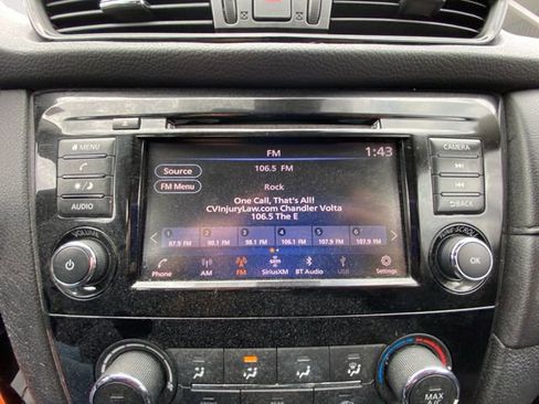 Used 2019 Nissan Rogue S image 22