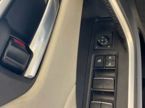 Used 2022 Toyota RAV4 XLE Premium FWD image 10
