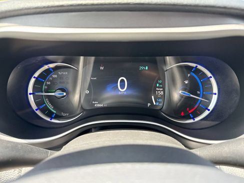 Used 2023 Chrysler Pacifica Touring-L FWD image 15